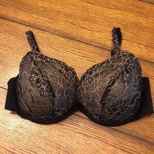 Black n gold lace Cacique Bra Sz 42D underwire slightly padded